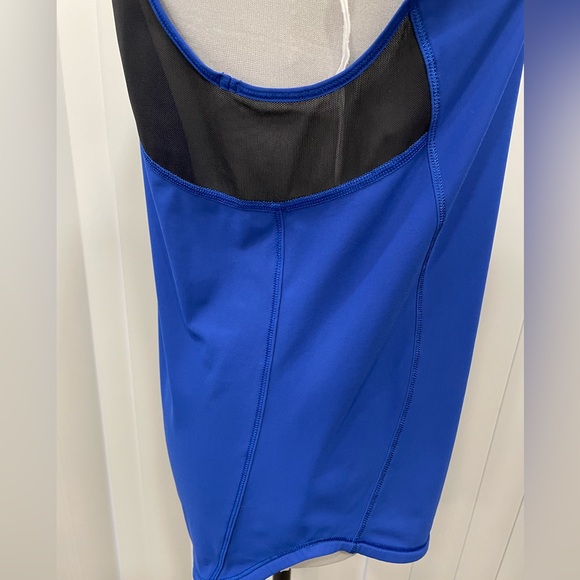 Lululemon Sculpt Tank ll in RARE Blue and Black colored top size 6-8 - Picture 3 of 12